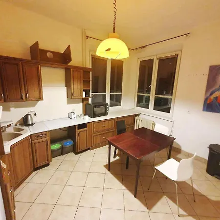 Main Square Apartment *